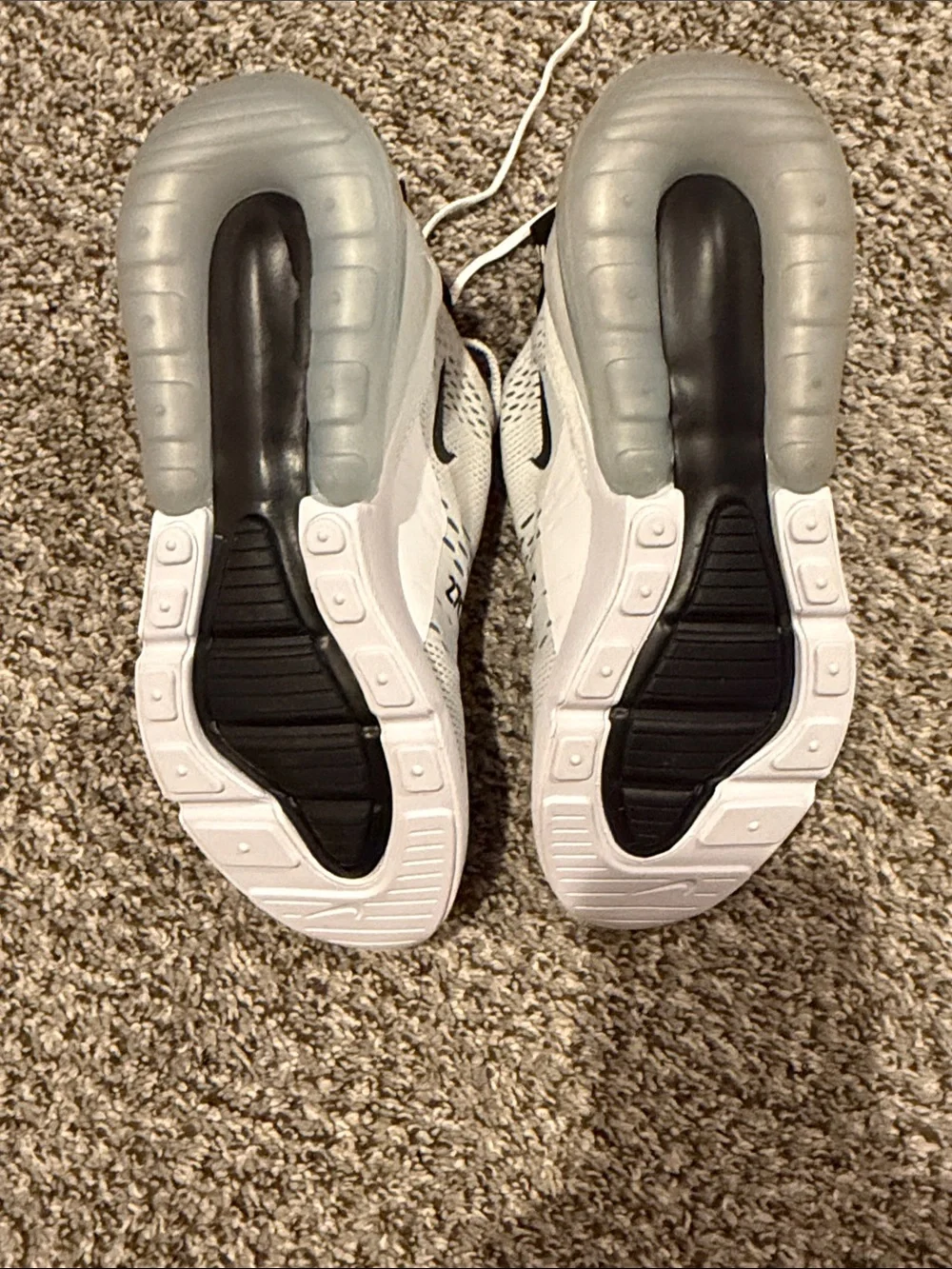 Nike women’s Air270 White and Black Mesh Sneakers